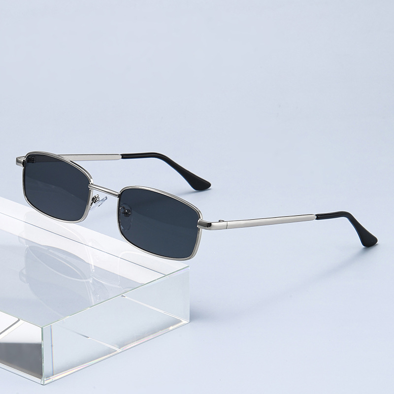 Fashion Punk Sunglasses Women  - Vintage Fashion Images 评论和价格